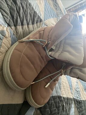 Hey Dude Quilted Puffer Ankle Boots in Mauve